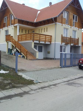 Отель Balázs Apartman  Балатонлелле